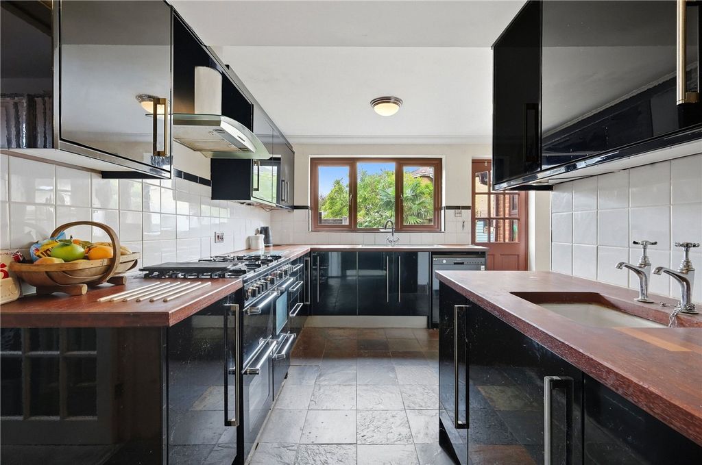 Additional image 4 of 4 bed detached house for saleSummerdale, Billericay CM12
