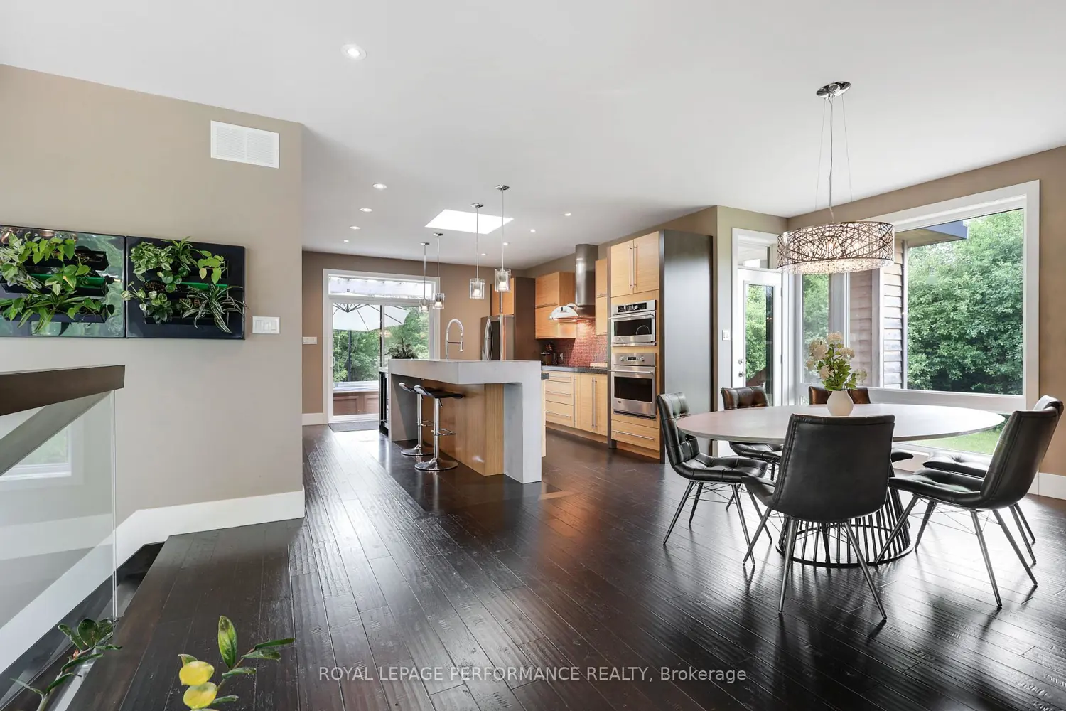 1141 Julia Court photo 3