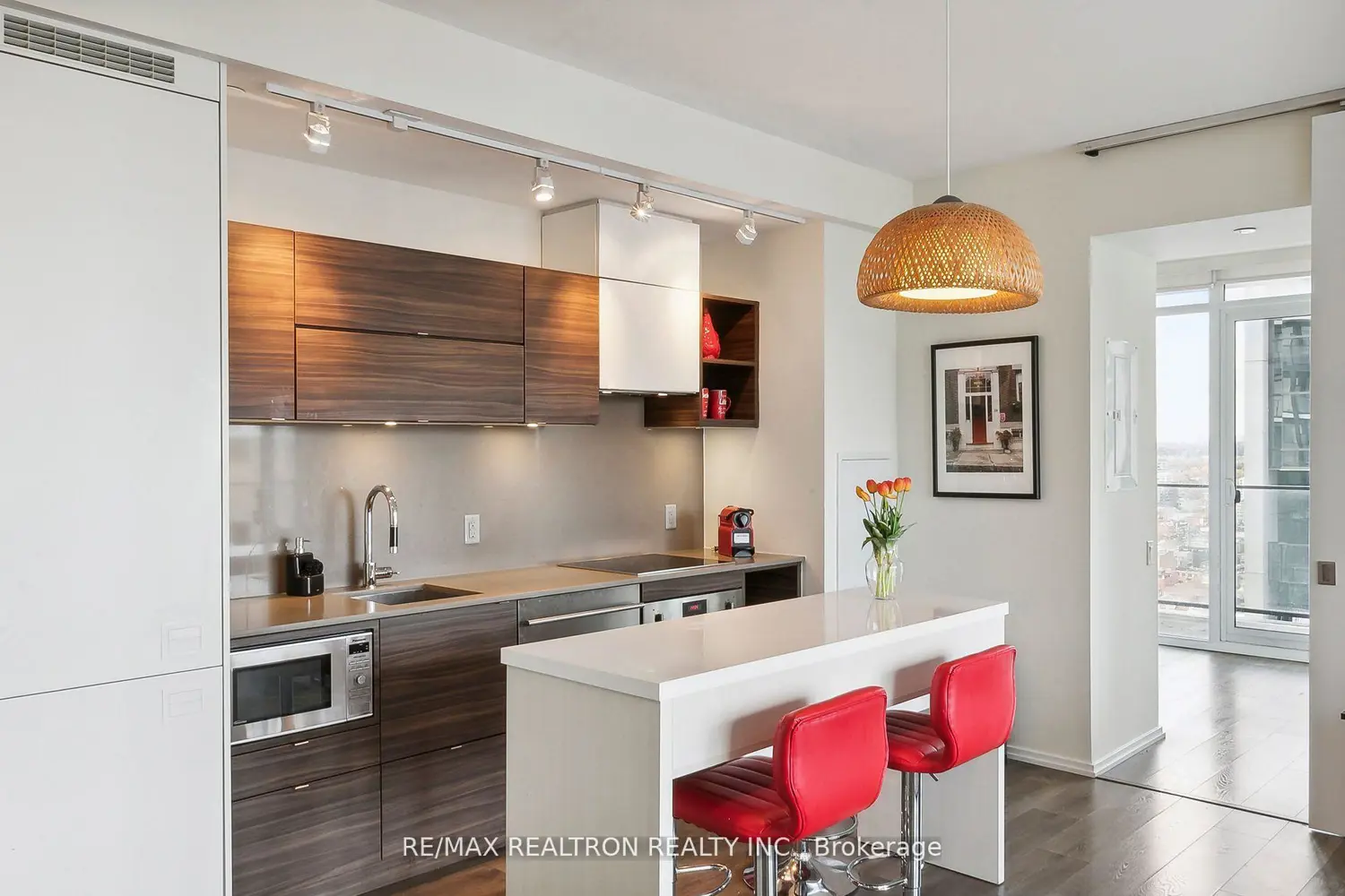 125 Peter Street 2708 photo 4