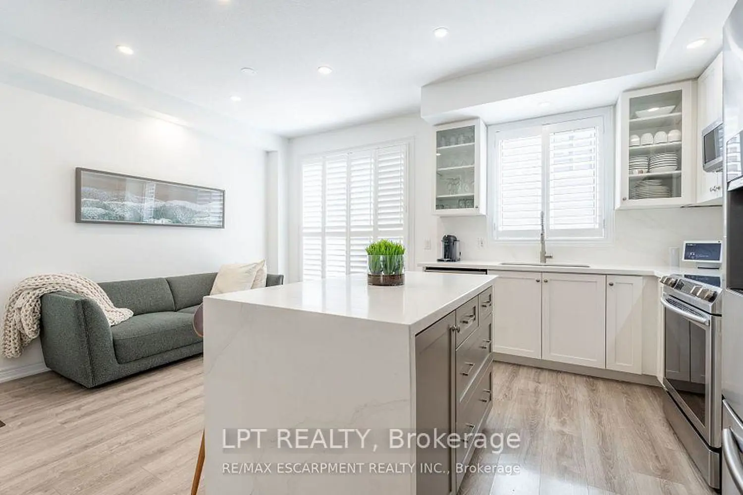 Additional image 15 of 16 Place Polonaise Drive