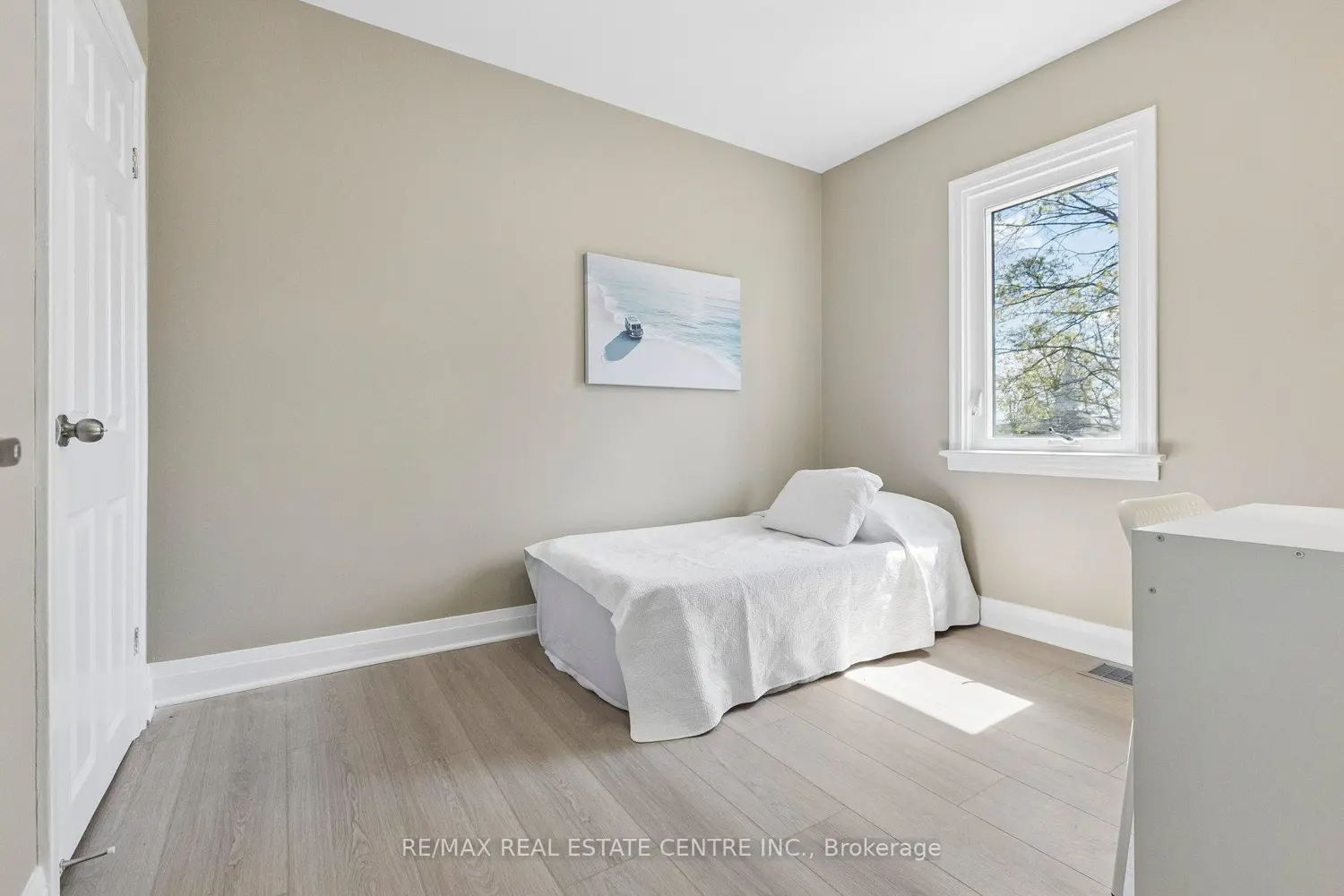 194 Silvercreek Parkway photo 3