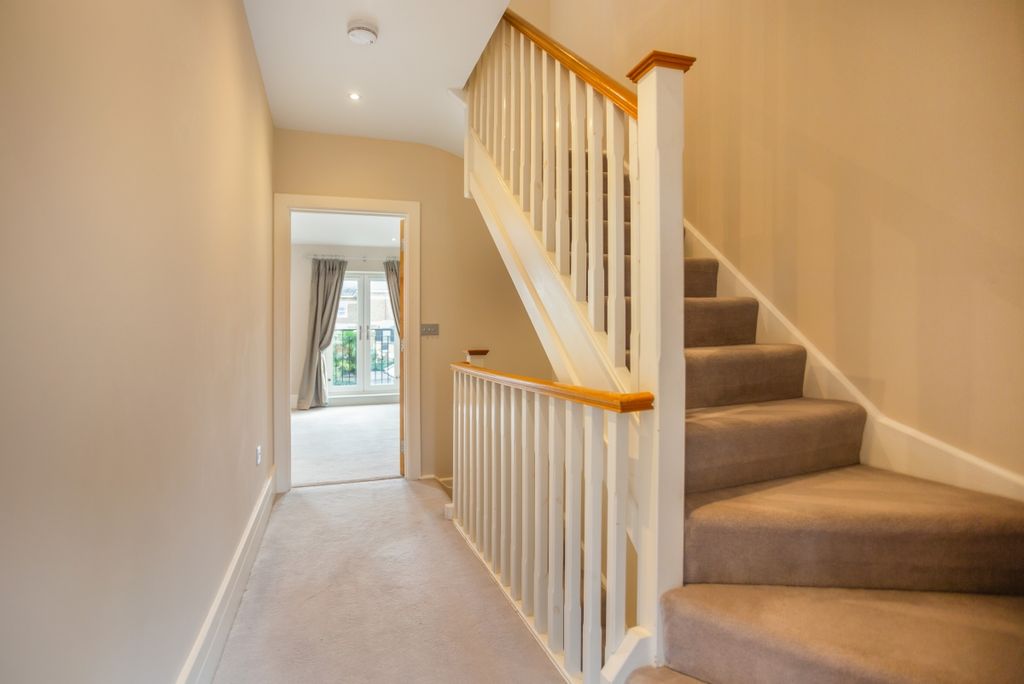 Additional image 6 of 4 bed town house to rentHawtrey Road, Windsor SL4
