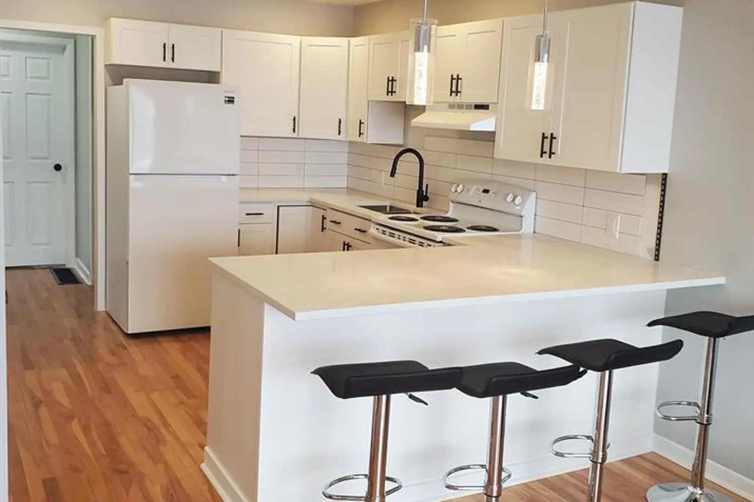 1329 Bloomsbury Crescent photo 3