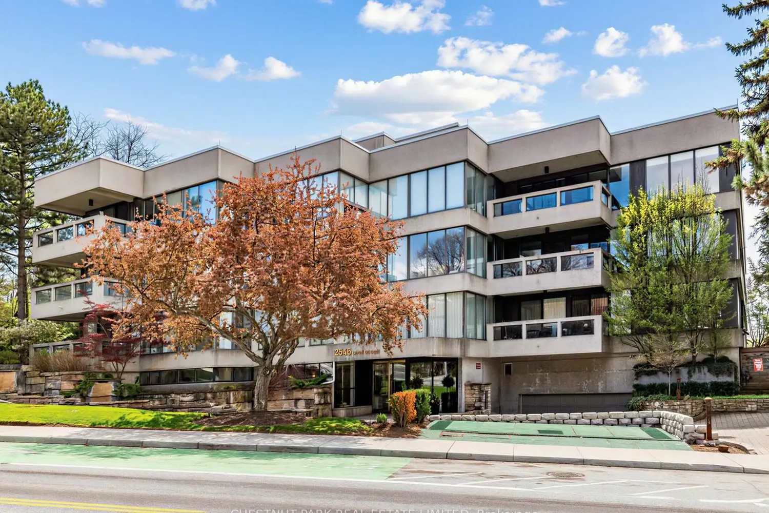 Additional image 2 of 2545 Bloor Street 202