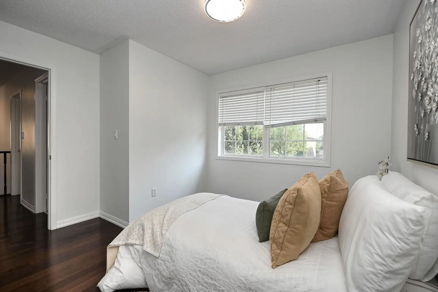 Additional image 17 of 2382 Falkland Crescent