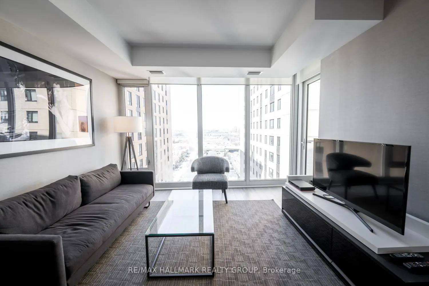 111 Champagne Avenue 1805 photo 4