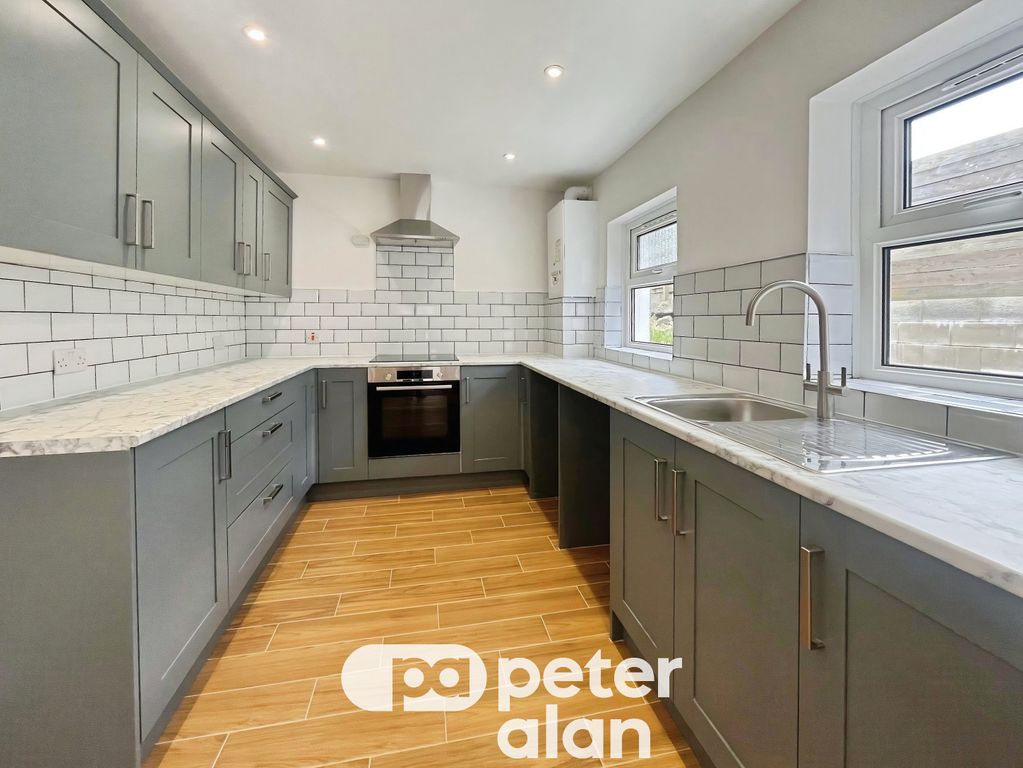 Additional image 4 of 3 bed end terrace house to rentHigh Street, Bridgend CF33