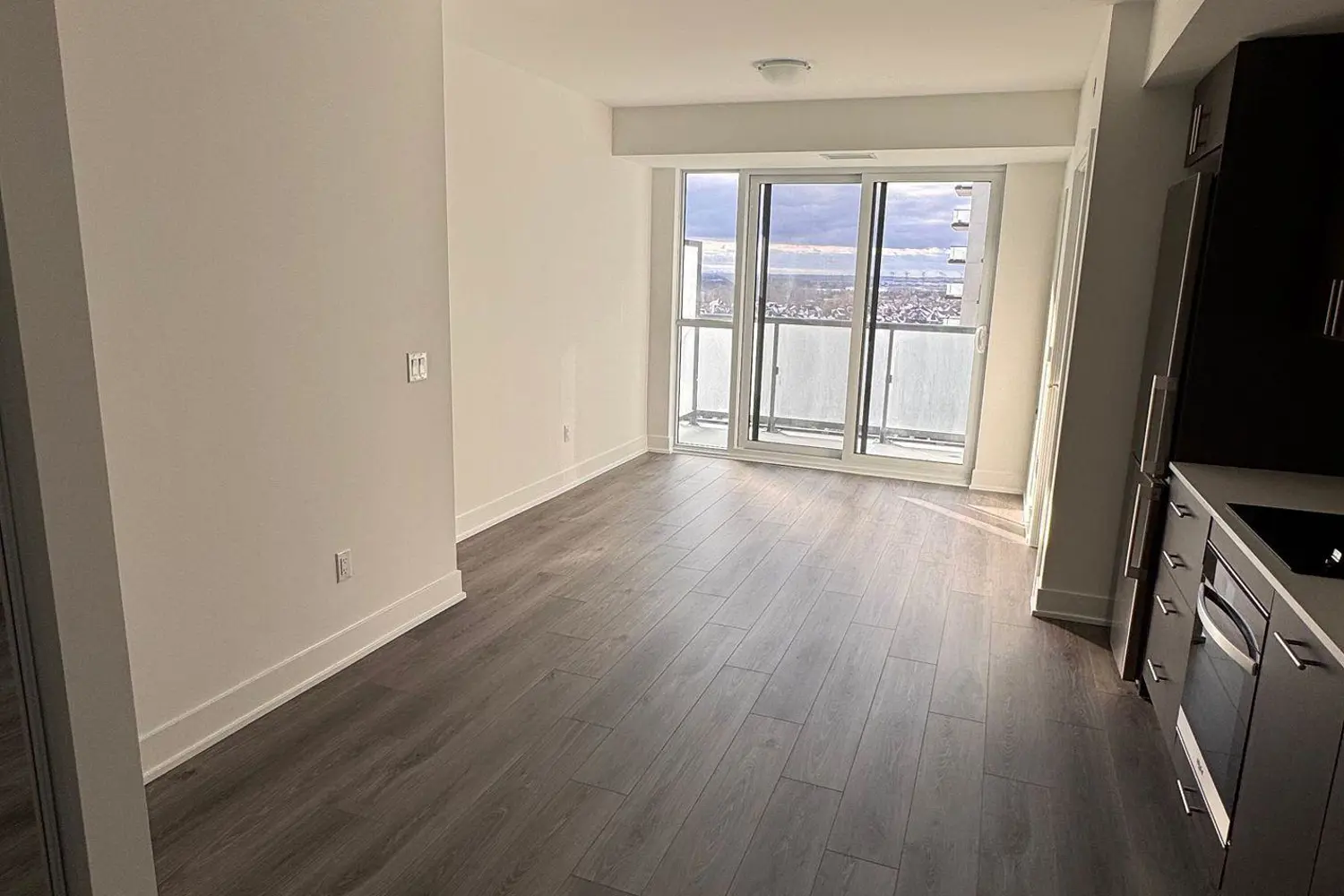 Additional image 10 of 2545 Simcoe Street 1015