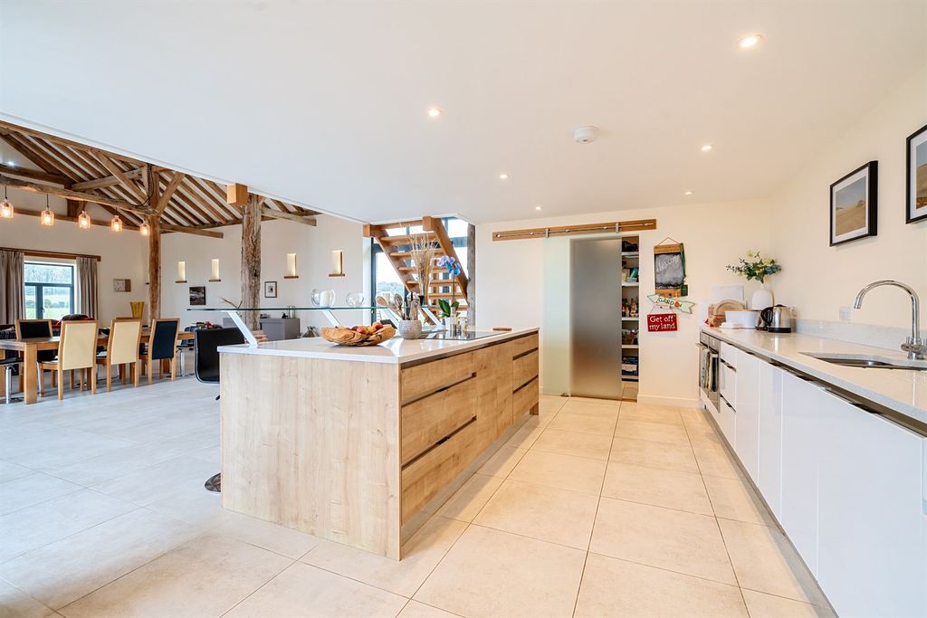 Additional image 8 of 4 bed barn conversion to rentSlatey Barn Langford Farm, Chilgrove Road, Lavant, Chichester, West Sussex PO18