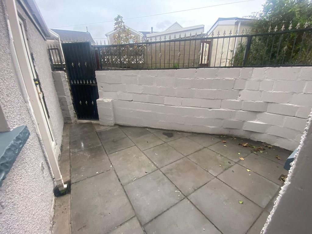 Additional image 9 of 4 bed semi-detached house to rentBridge Street, Maesteg CF34