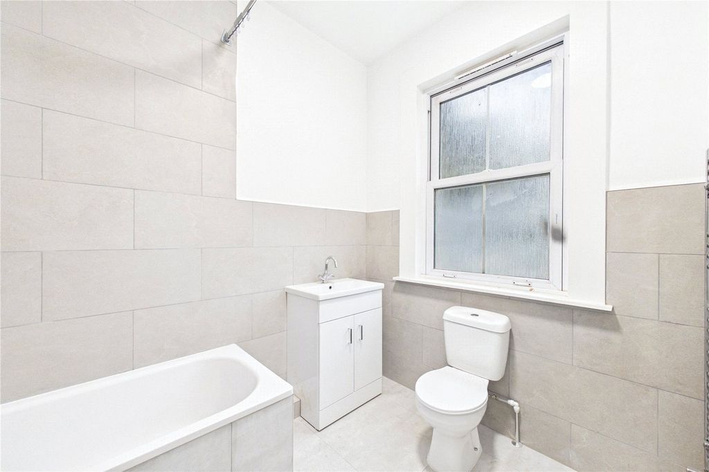Additional image 9 of 2 bed flat to rentNewbury House, 237 Andover Road, Newbury, Berkshire RG14