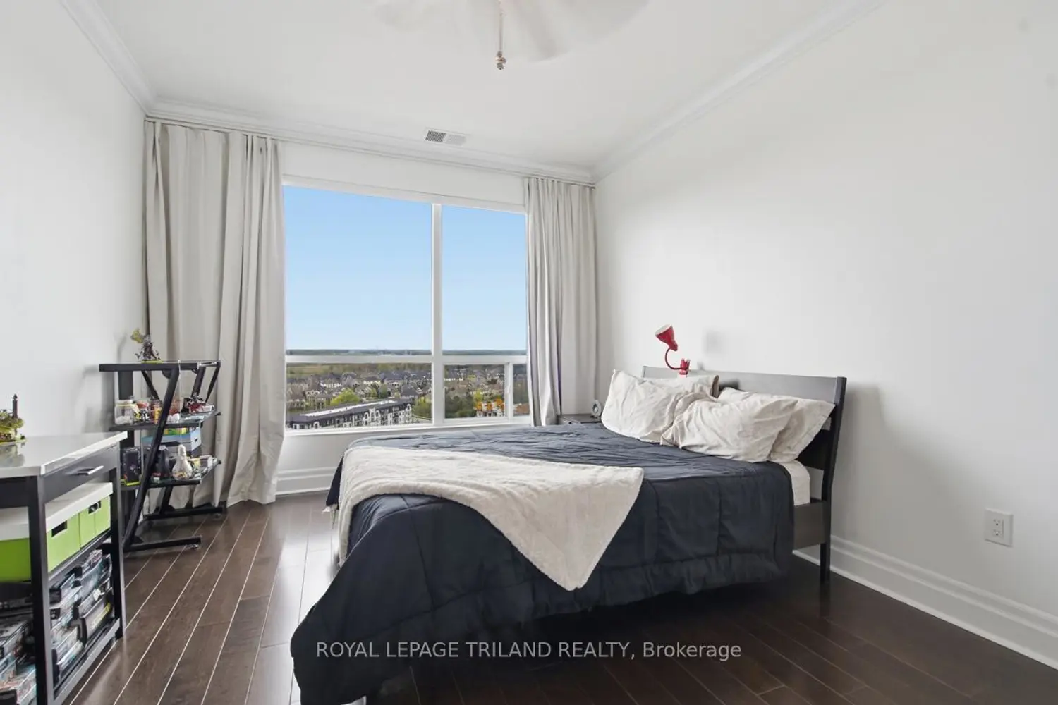 Additional image 4 of 240 Villagewalk Boulevard 1403