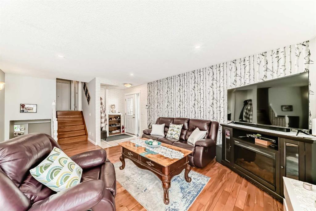 Additional image 6 of 43 Beaconsfield Way NW, Calgary, AB, T3K 1W9