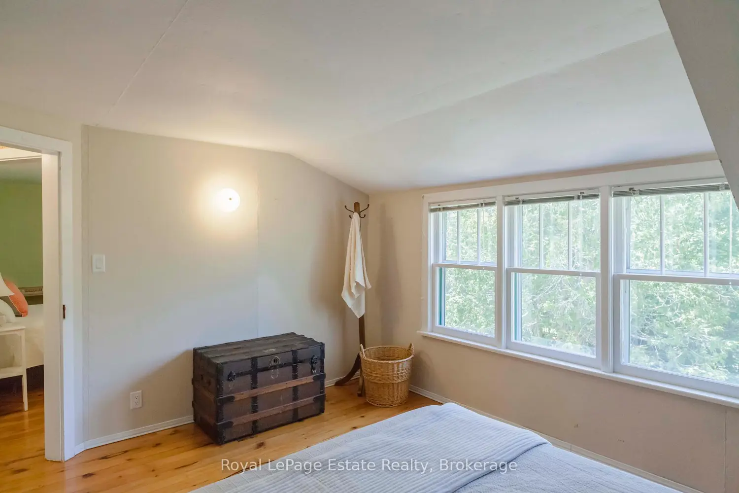 Additional image 11 of 138 Third Avenue