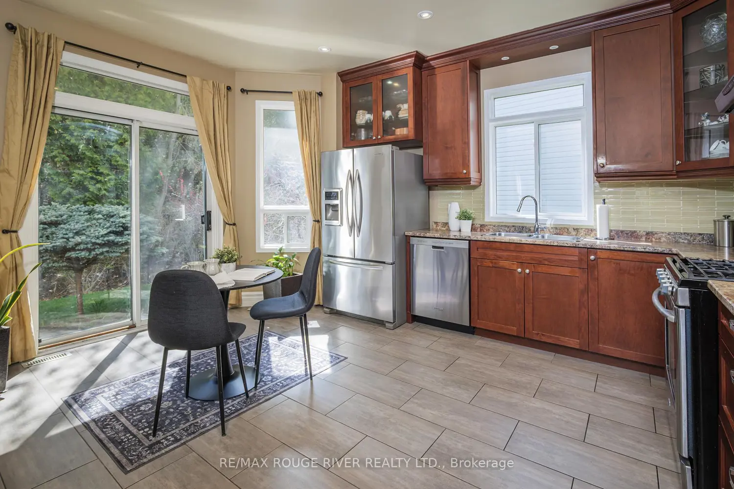 433 Woodsmere Crescent photo 5