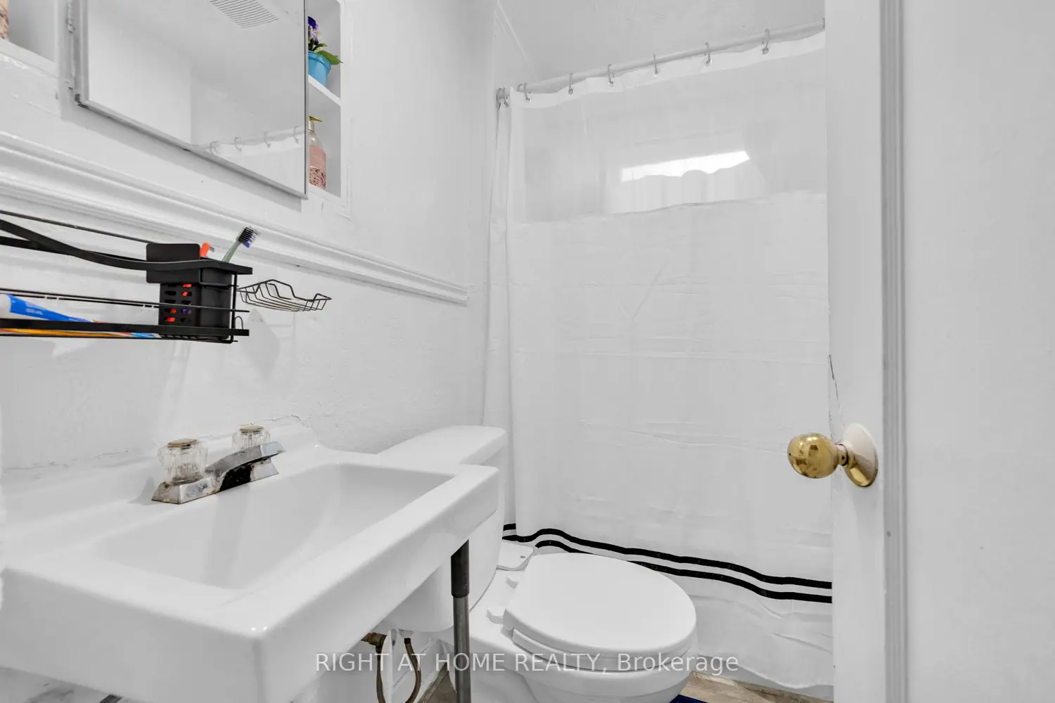 Additional image 12 of 530-532 Campbell Avenue