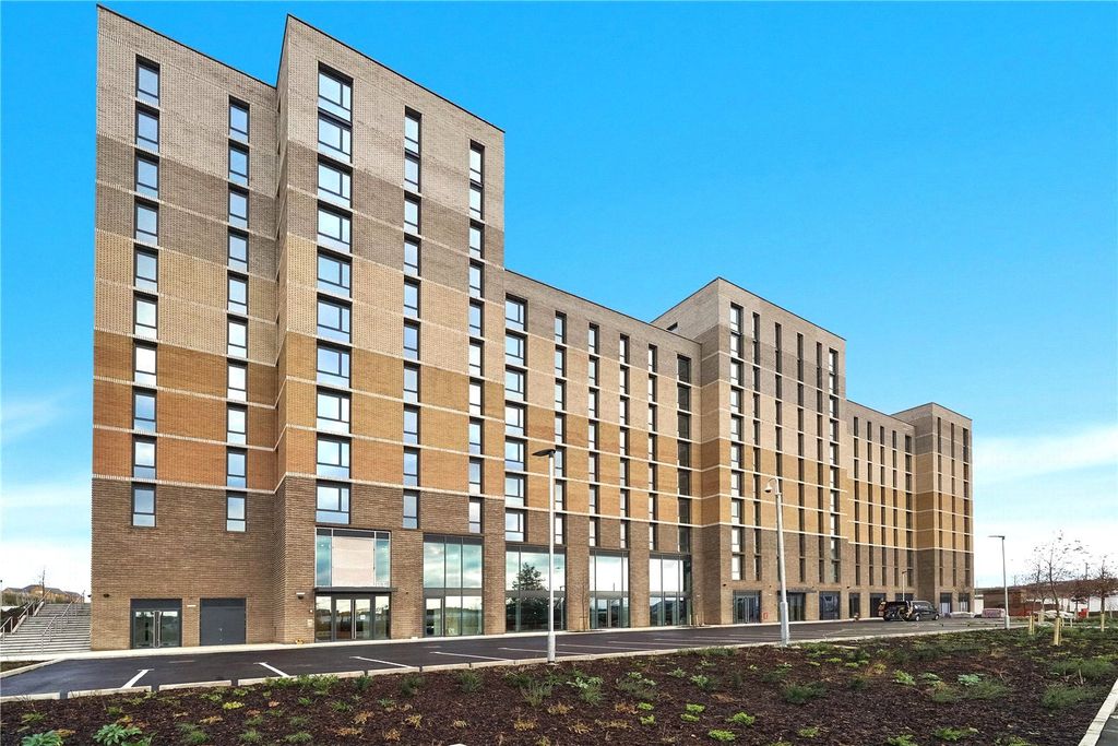 2 bed flat to rentViva Court, Kimpton Road, Luton LU2