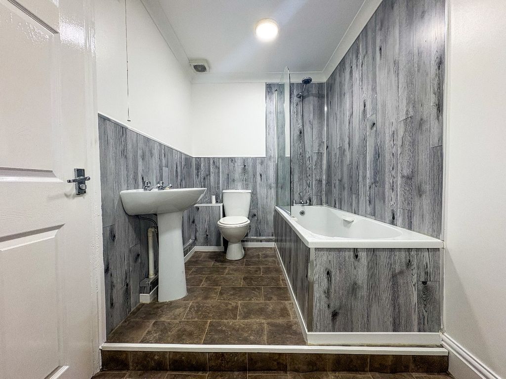 1 bed flat to rentChurch Street, Ebbw Vale NP23