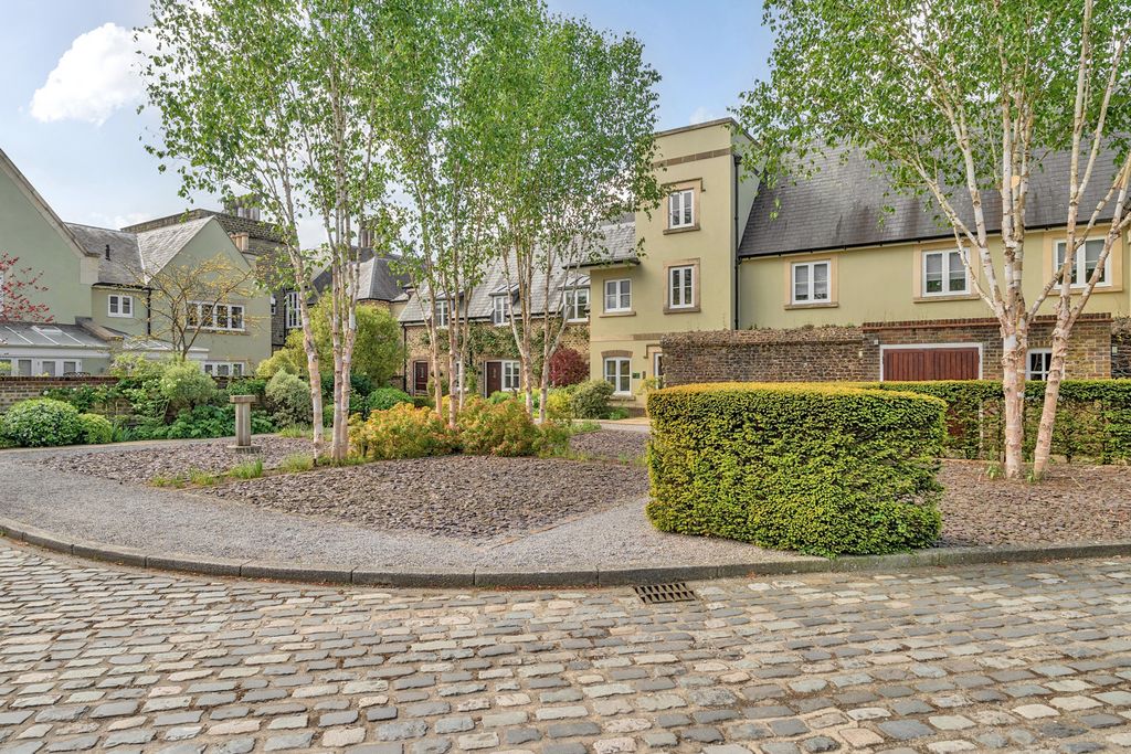 Additional image 28 of 2 bed flat for saleWoolmer Lane, Bramshott, Liphook GU30