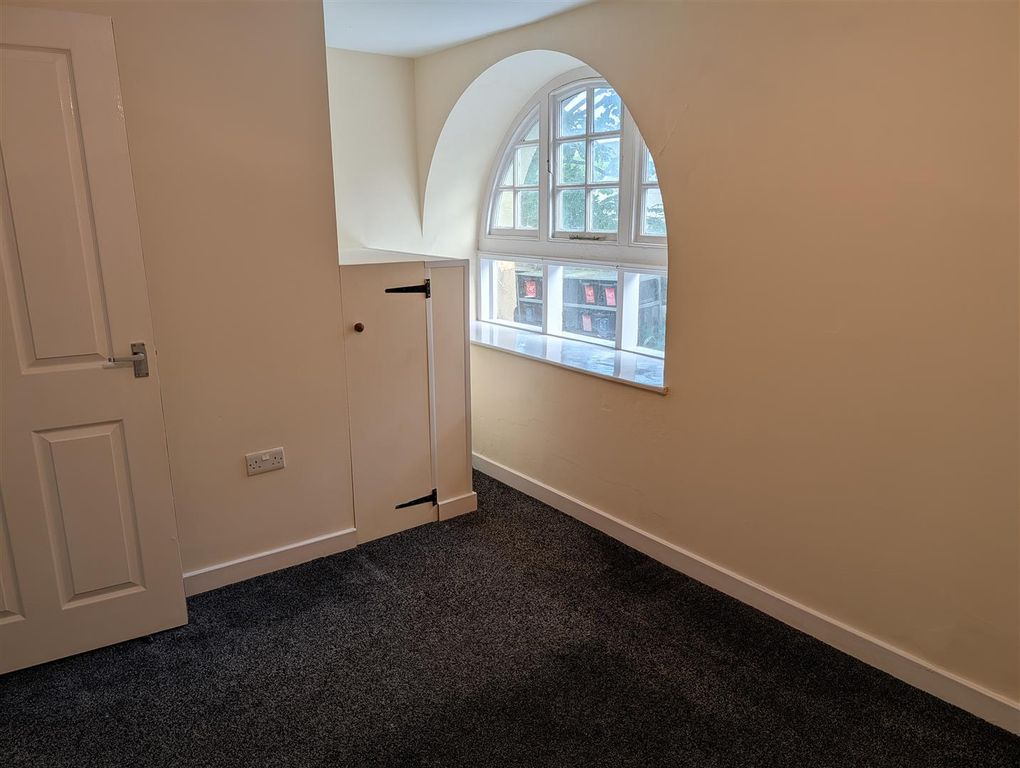 Additional image 5 of 2 bed flat to rentMeyrick Street, Pembroke Dock SA72