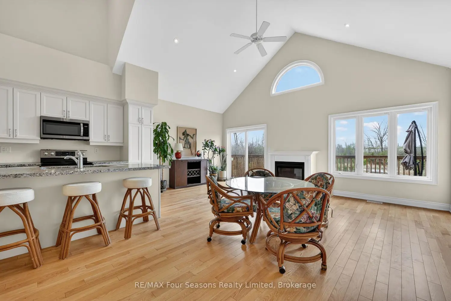 100 Kari Crescent photo 3