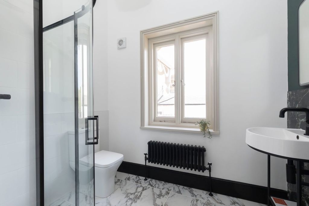 Additional image 20 of 7 bed detached house to rentLondon Road, Cheltenham GL52