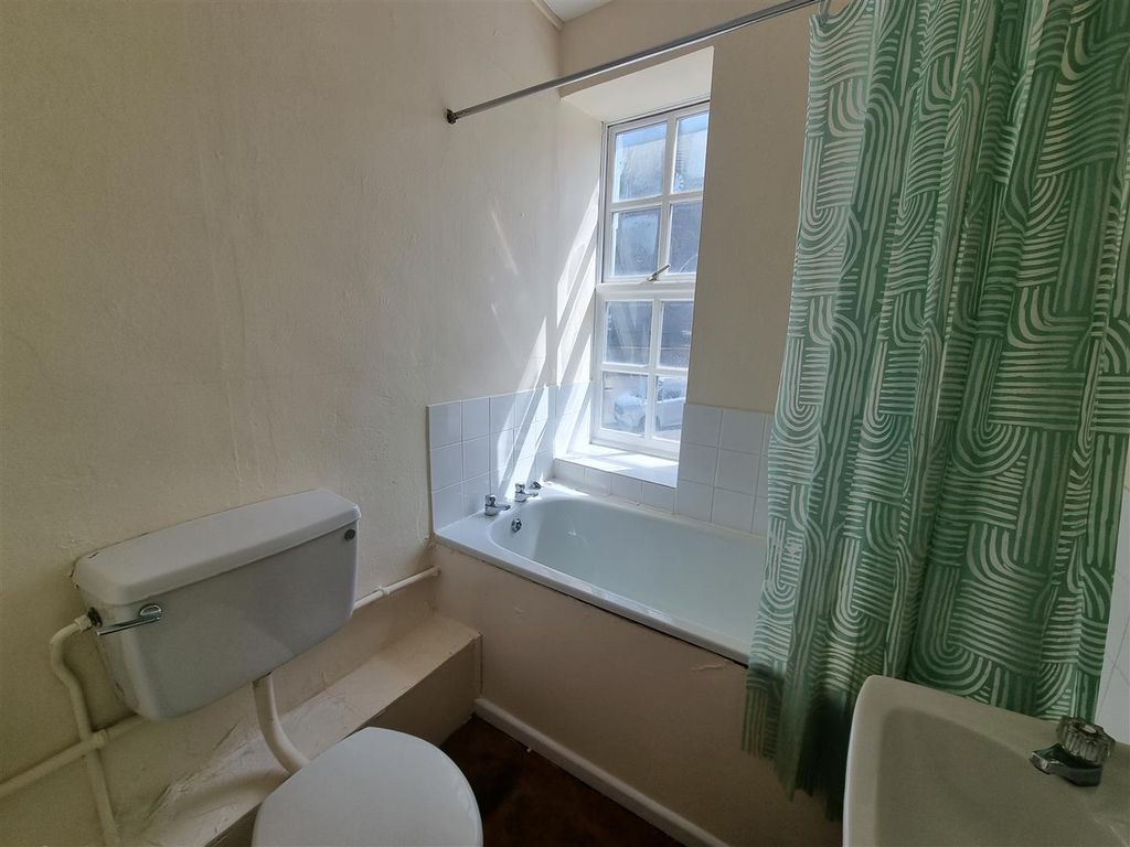 Additional image 5 of 2 bed flat to rentMarket Place, Coleford GL16