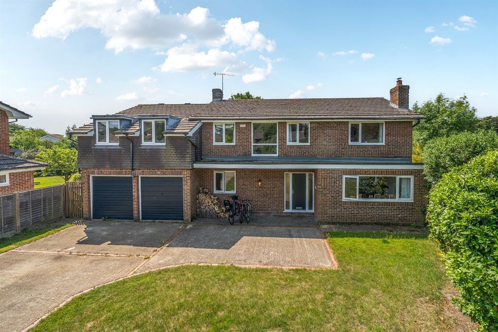 5 bed detached house to rentSummerfield, Goodwood Gardens, Runcton, Chichester, West Sussex PO20
