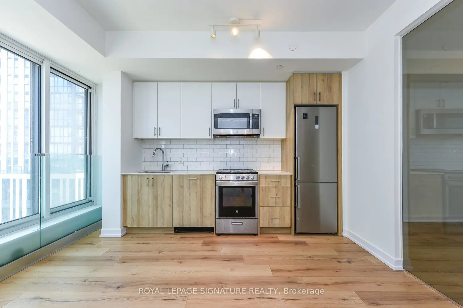 Additional image 16 of 1195 The Queensway 513