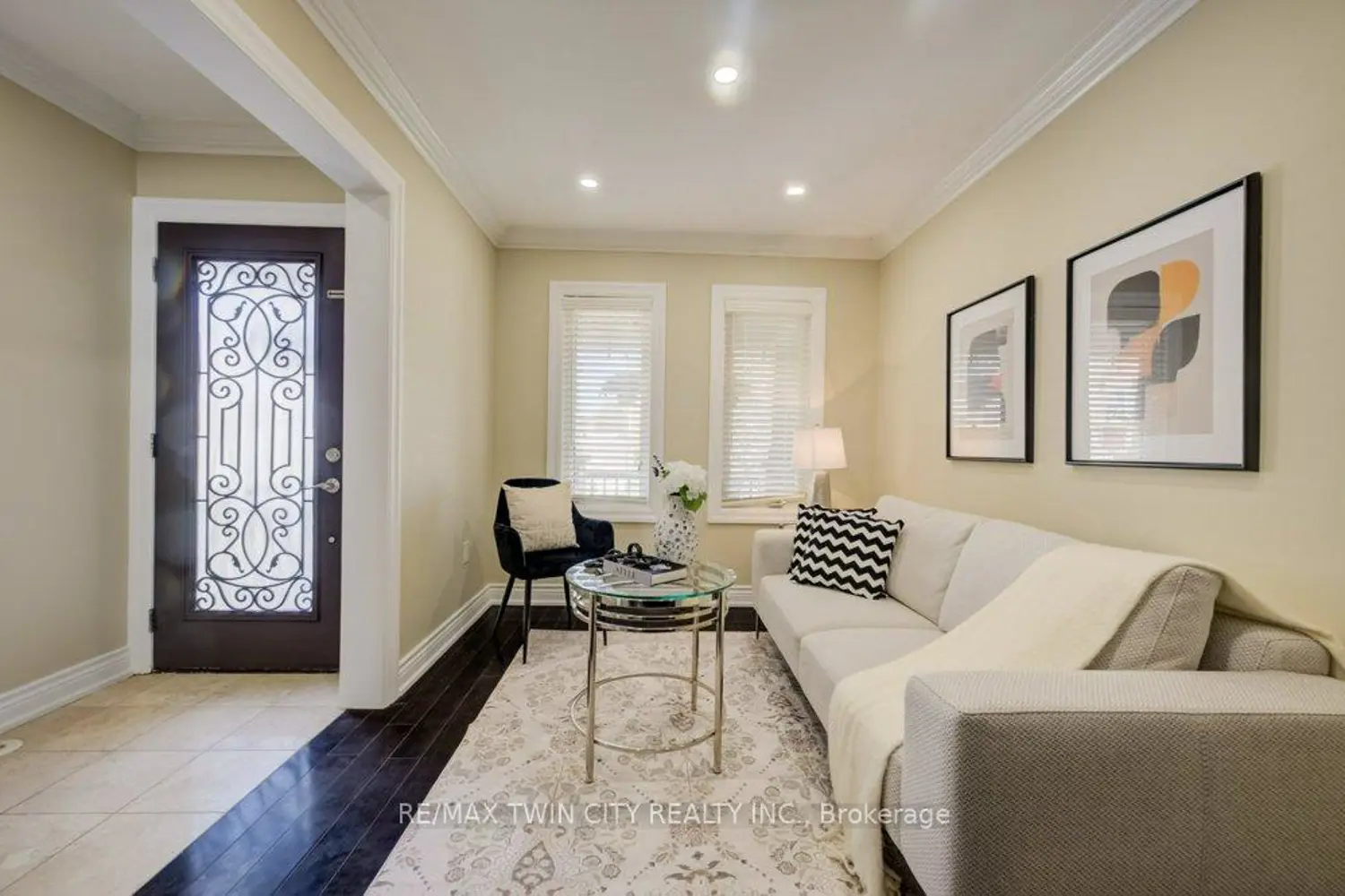 688 Hepburn Road photo 3