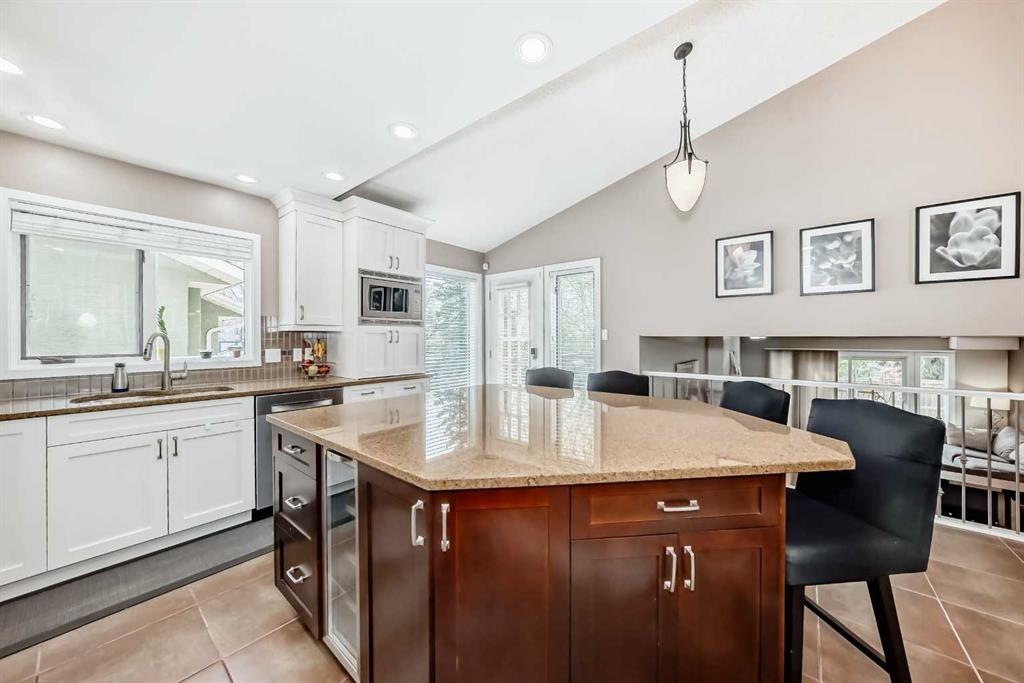 Additional image 3 of 139 Wood Valley Bay SW, Calgary, AB, T2W 5Y2