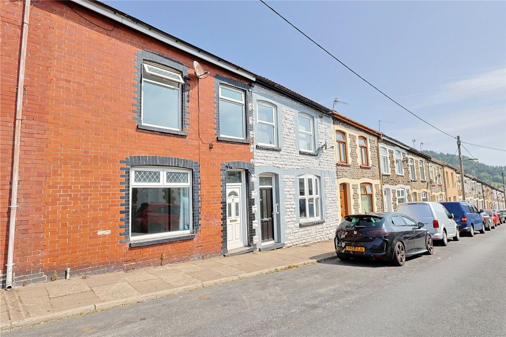 3 bed flat to rentHigh Street, Tonypandy CF40