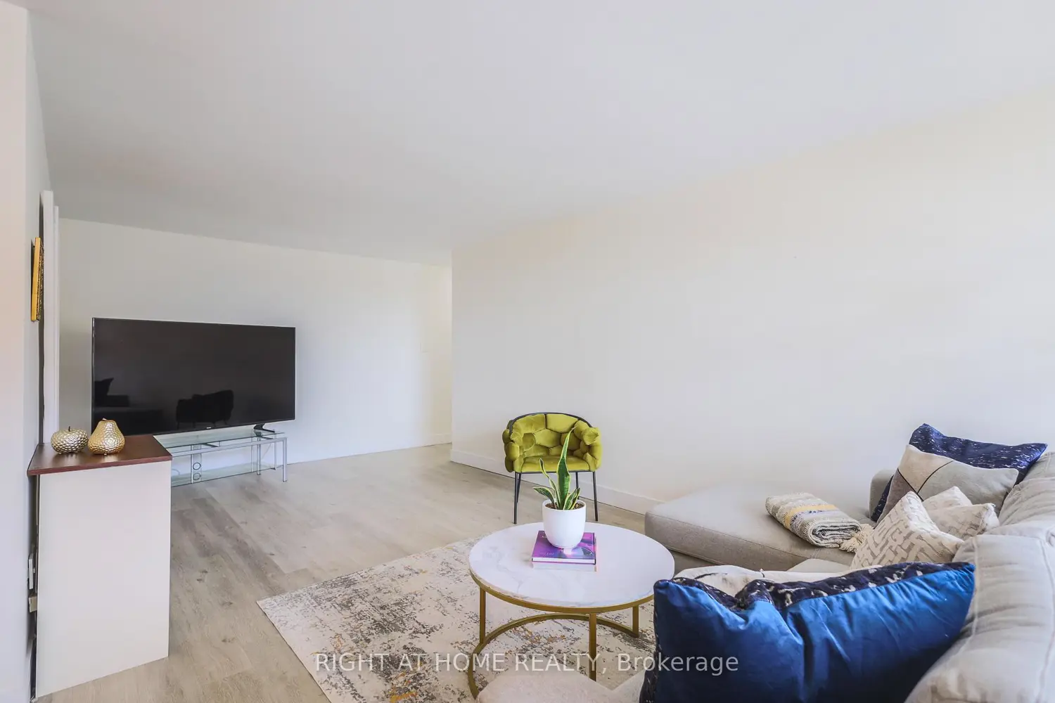 Additional image 3 of 1455 Lawrence Avenue 207
