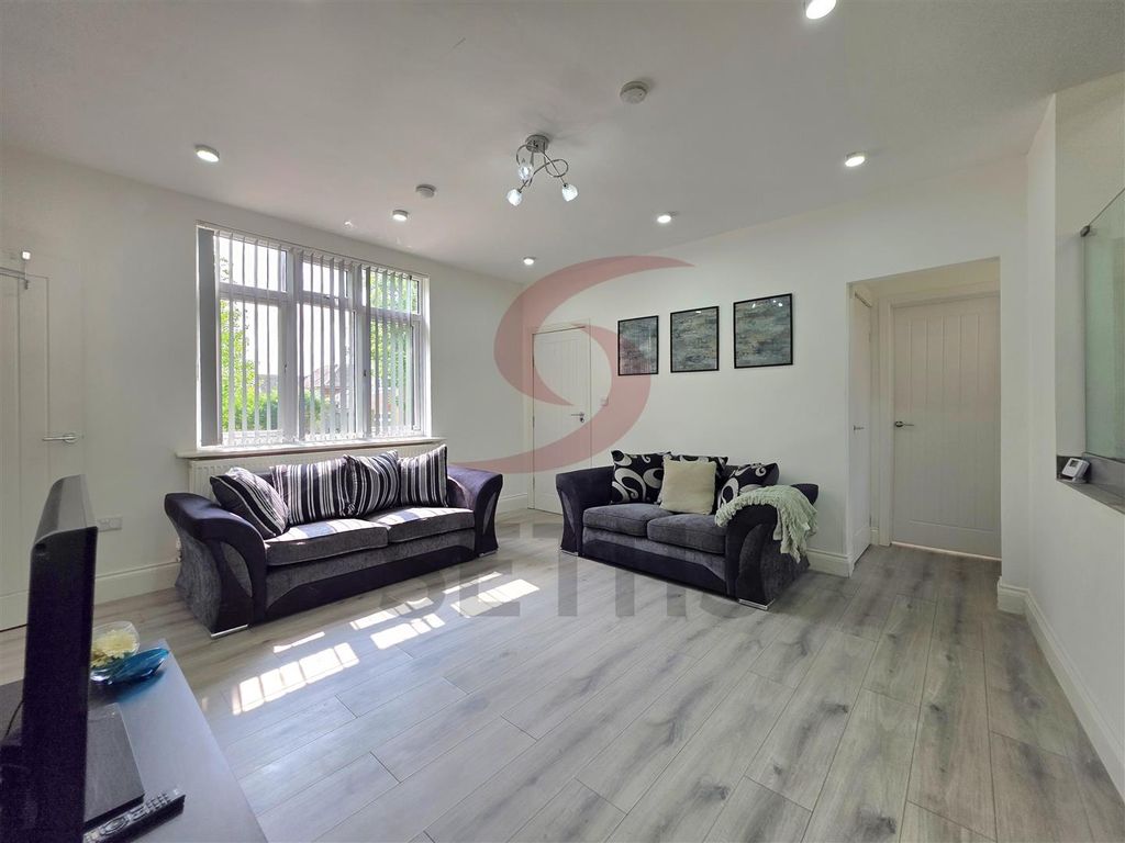 Additional image 3 of 2 bed flat to rentGipsy Lane, Humberstone, Leicester LE5