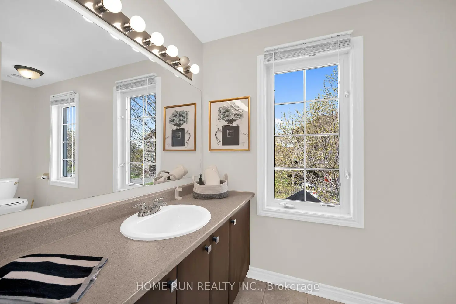 957 Messor Crescent photo 5