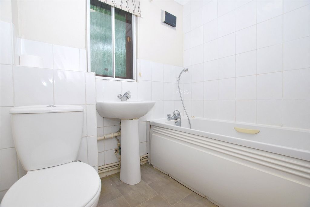 Additional image 5 of 1 bed flat to rentDairymans Walk, Guildford, Surrey GU4