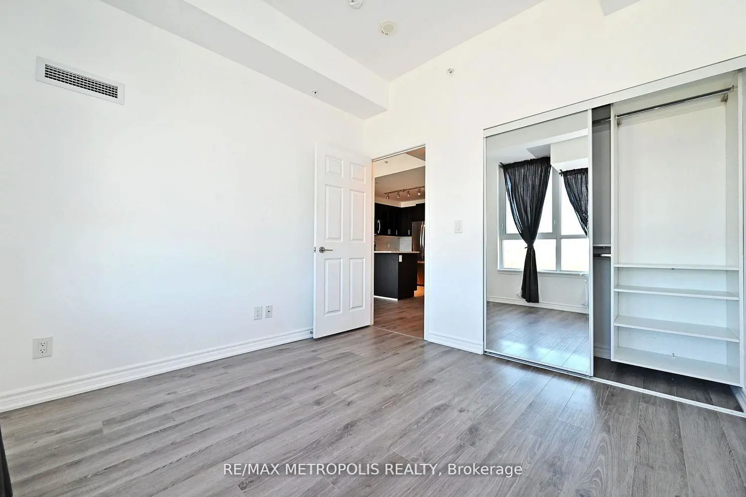 Additional image 11 of 11611 Yonge Street 809