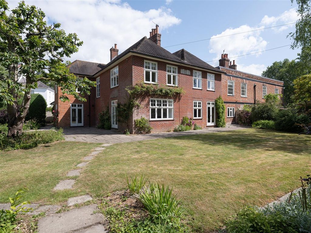 Additional image 25 of 5 bed property to rentDe Vaux Place, Salisbury SP1