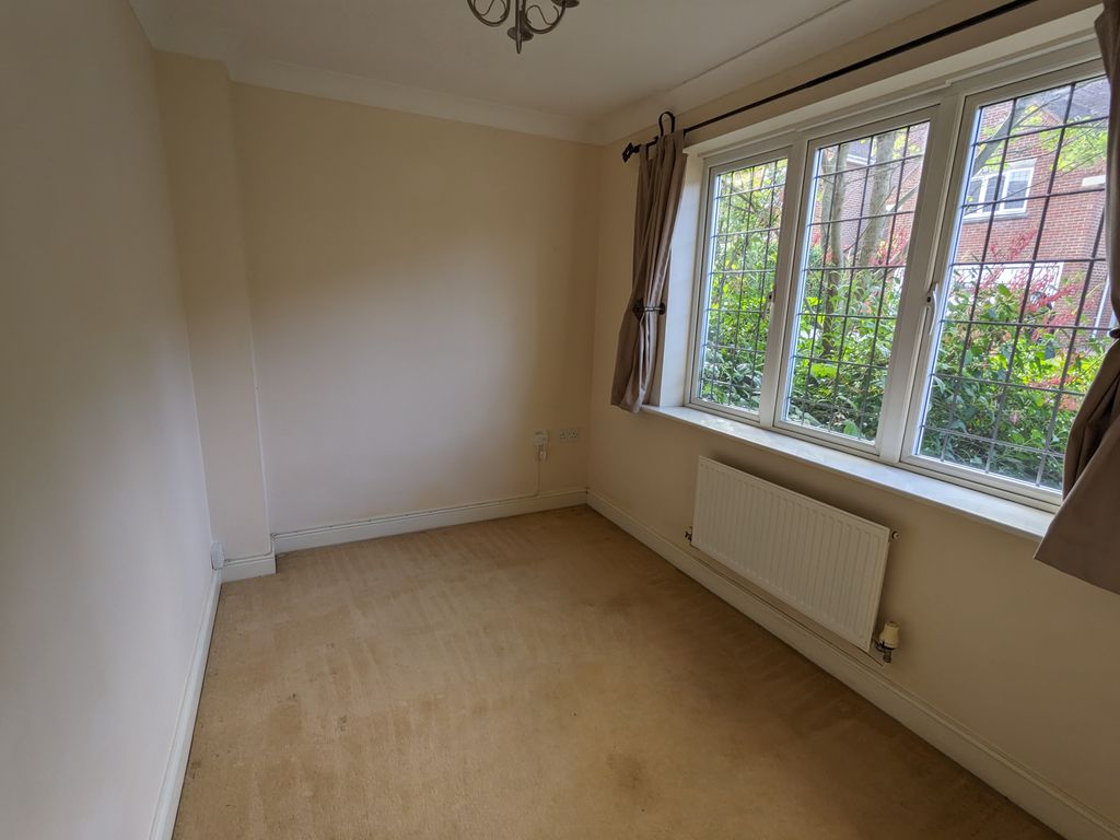 Additional image 10 of 4 bed property to rentVicarage Close, Horsham RH12