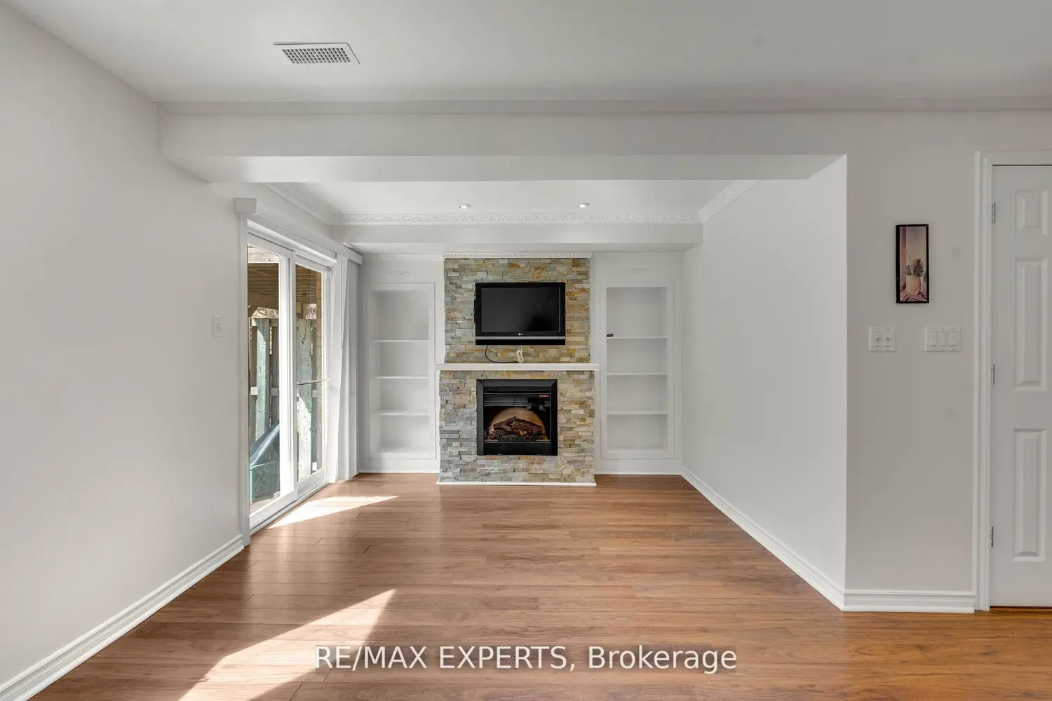 Additional image 18 of 19 Foxchase Avenue 61