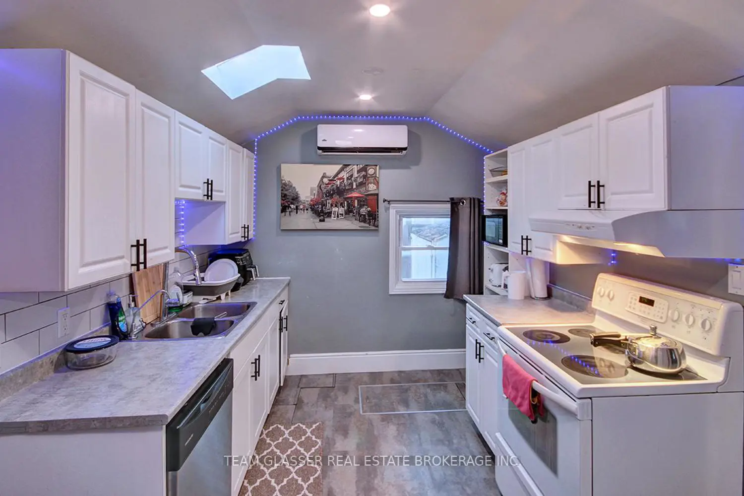 Additional image 8 of 225 Simcoe Street