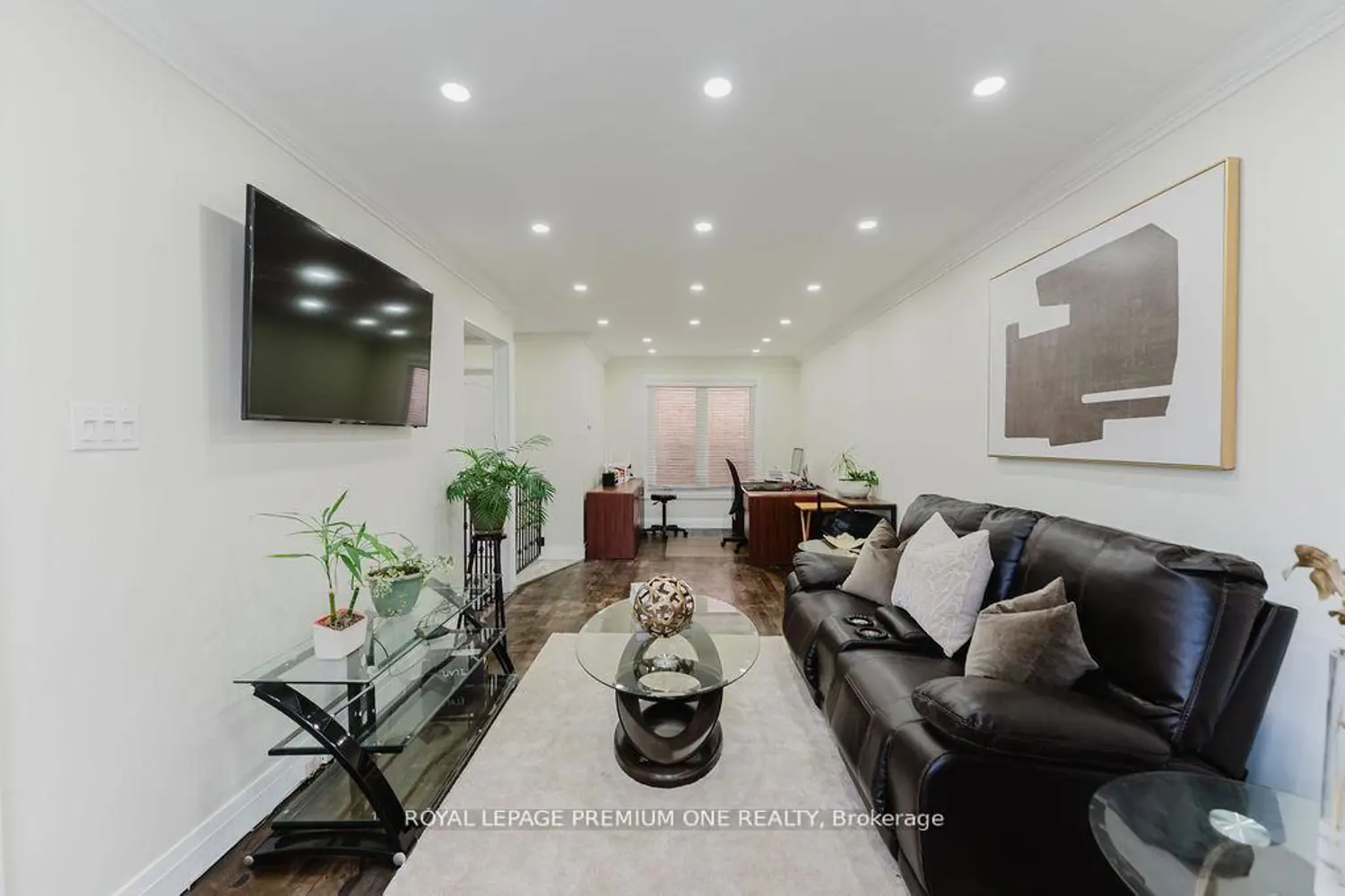 25 Sir Lancelot Court photo 2