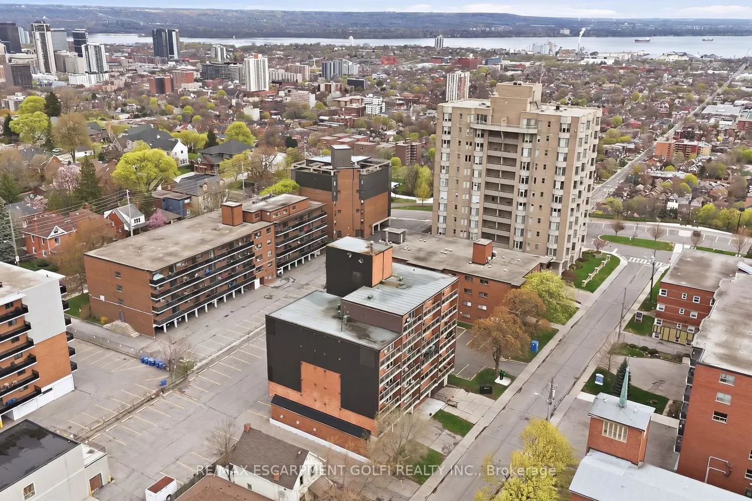 Additional image 17 of 30 Summit Avenue 303