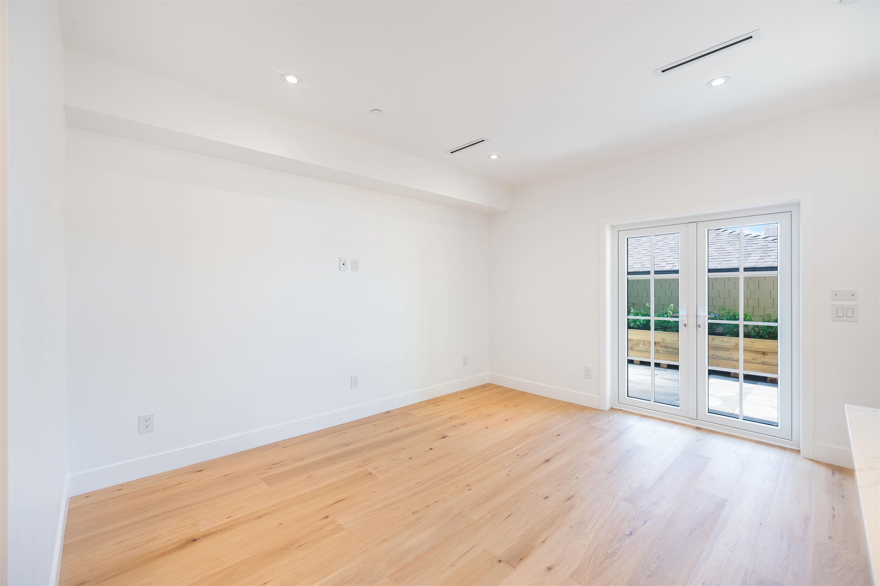 Additional image 3 of 265 6th Street W, North Vancouver, BC, V7M 1K7