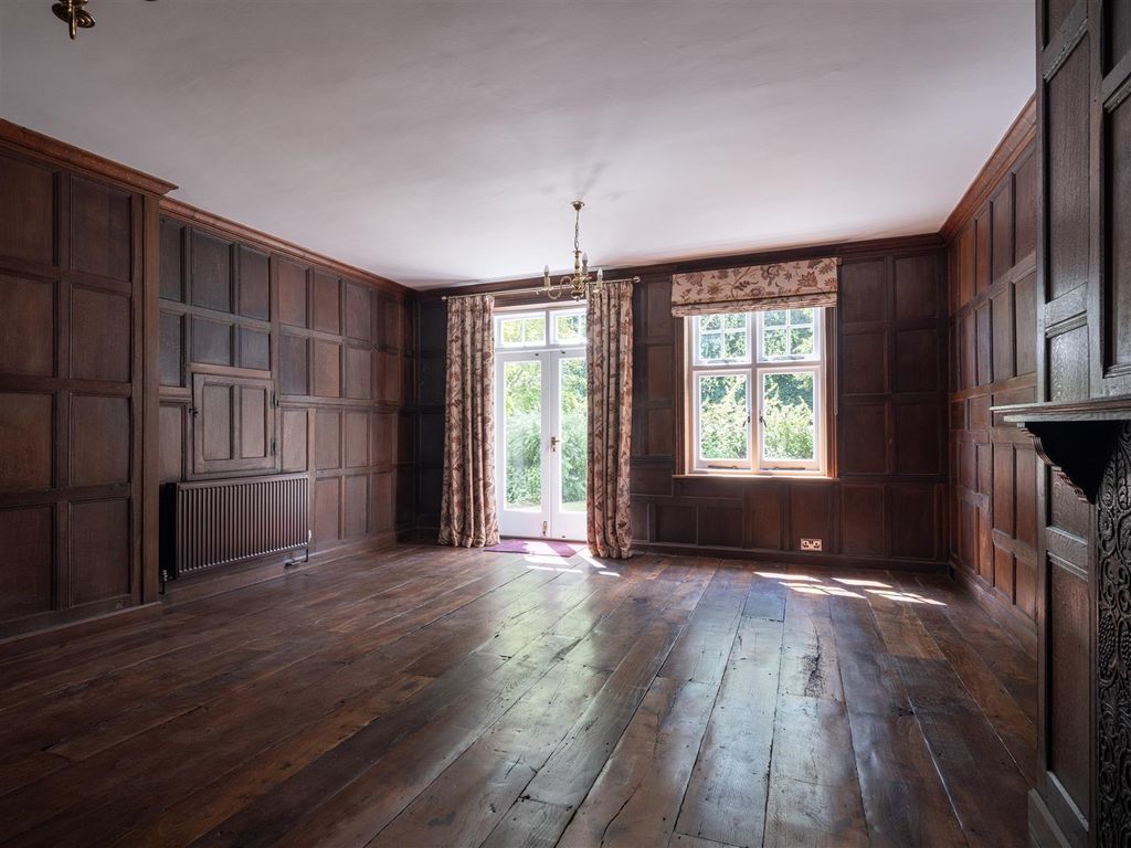 Additional image 4 of 5 bed property to rentDe Vaux Place, Salisbury SP1