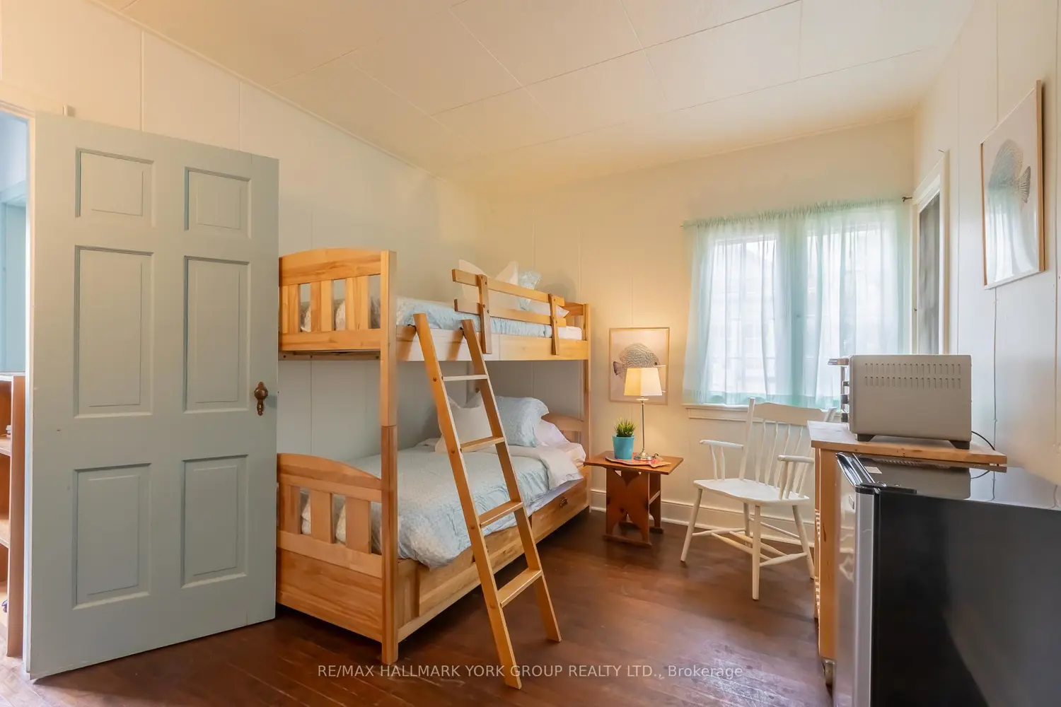 724 Lake Drive photo 3