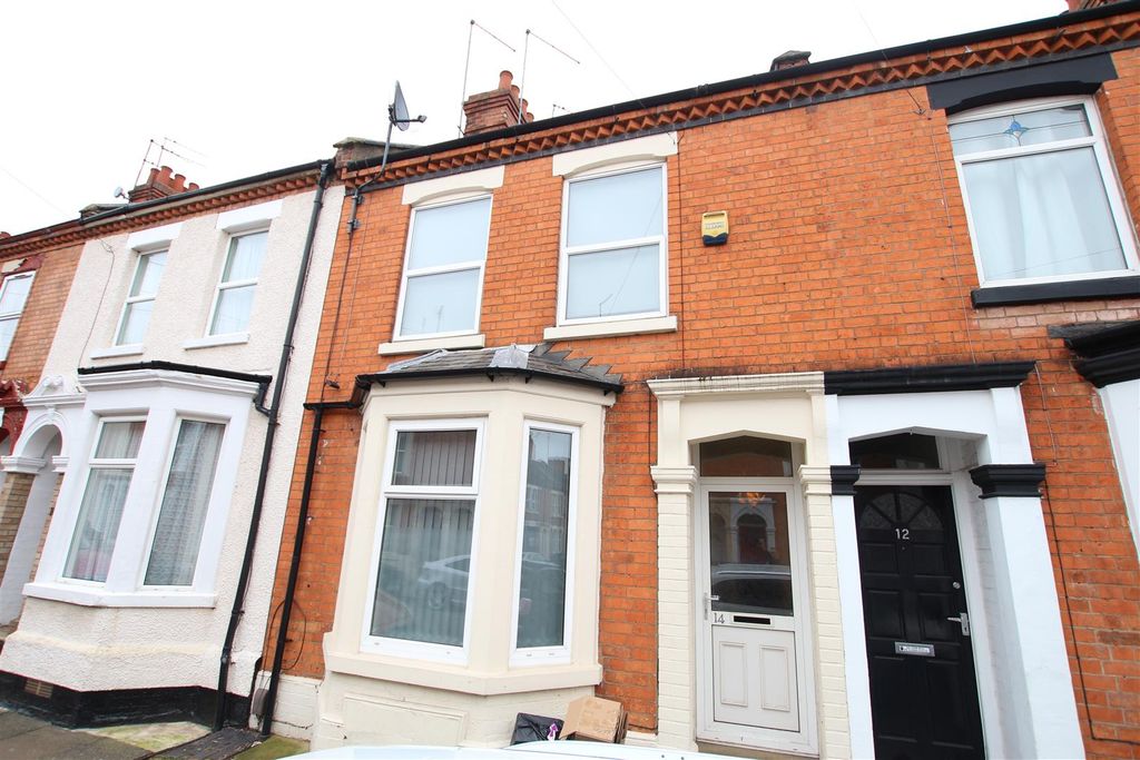 4 bed terraced house to rentWhitworth Road, Northampton NN1