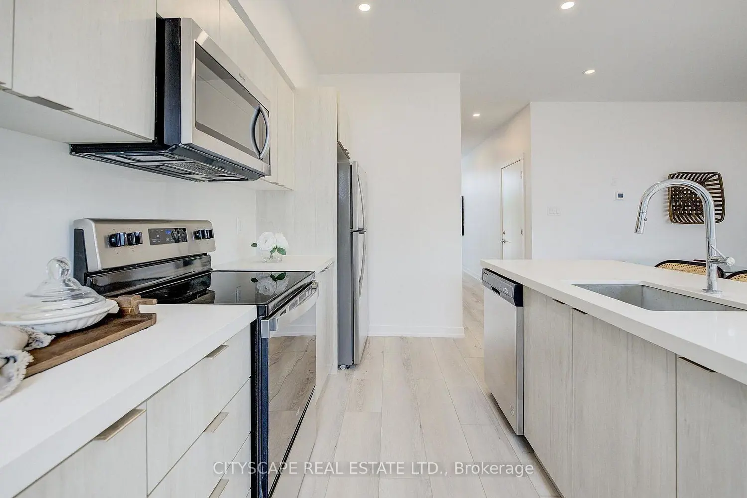 Additional image 8 of 416 Dundas Street 13