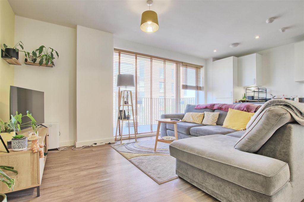 Additional image 3 of 2 bed flat for saleHering Road, Trumpington, Cambridge CB2