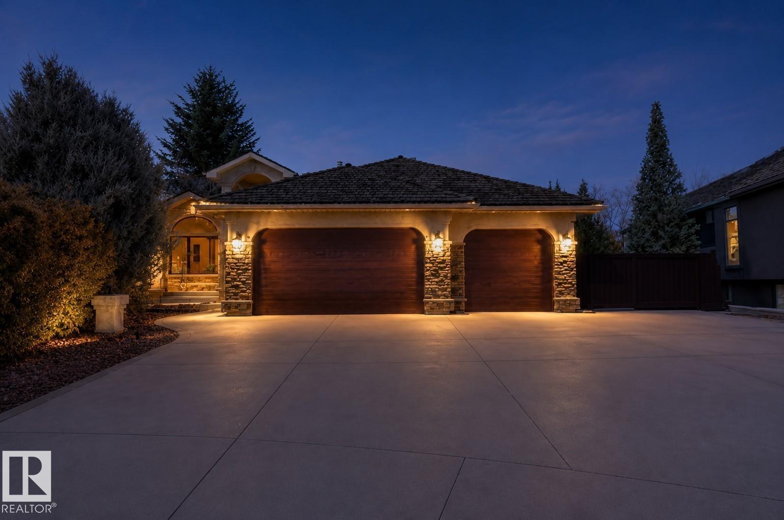 11412 12 Avenue NW, Edmonton, AB, T6J6W8